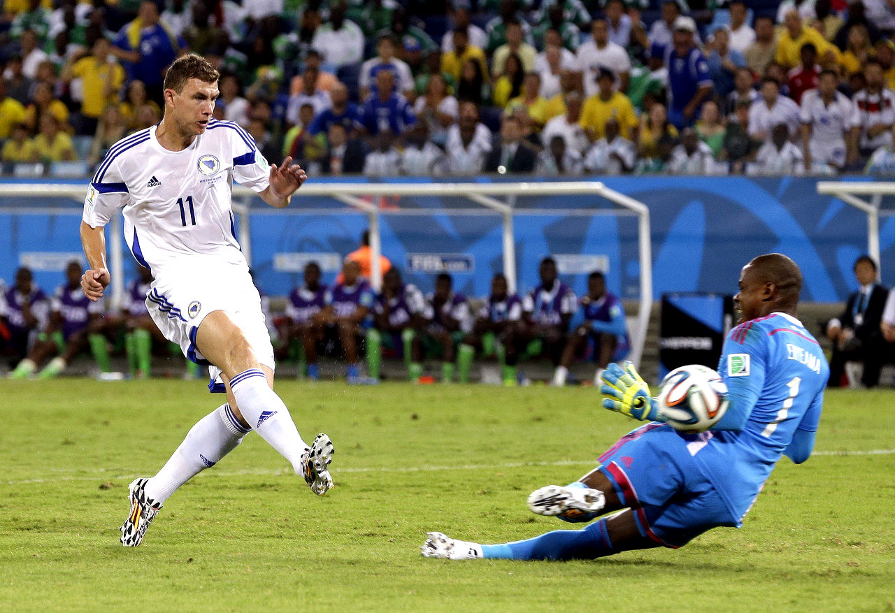 Džeko: Ý là ứng viên sáng giá nhưng chịu áp lực lớn