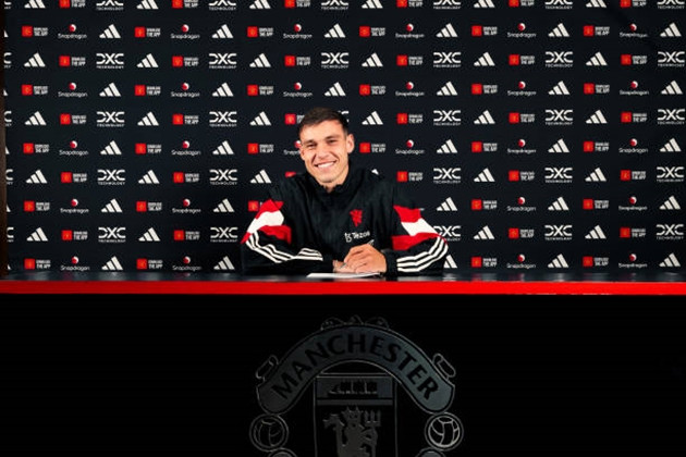 ​Manchester United chính thức sở hữu Manuel Ugarte: 