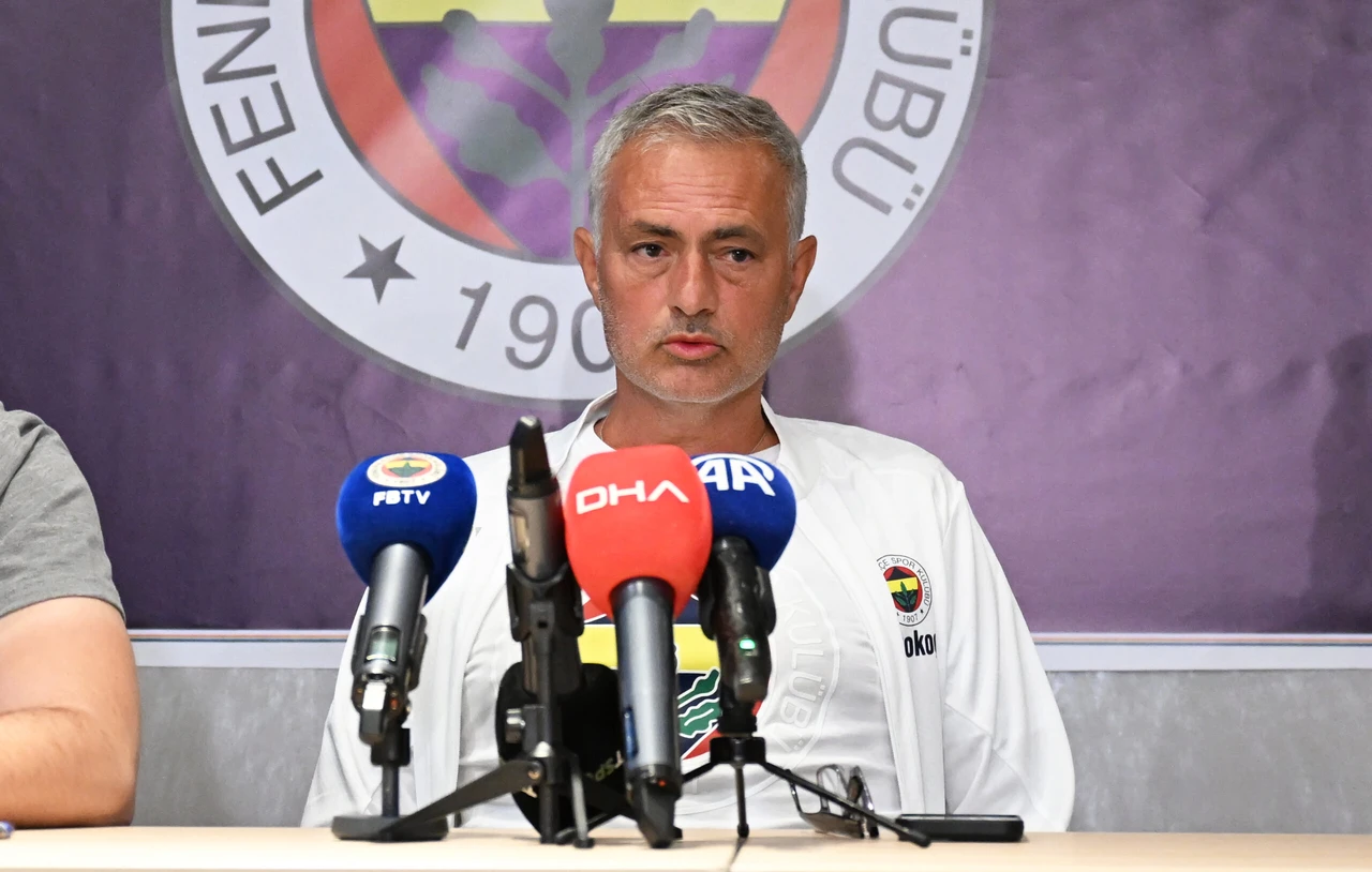 HLV Mourinho: Fenerbahce có thể lật ngược tình thế khi trở về sân nhà