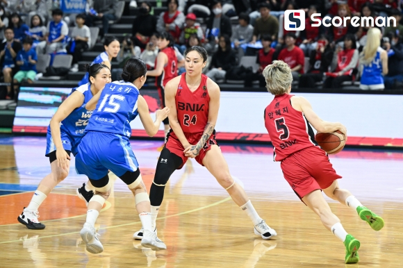 5-18로 시작한 부산 BNK, 역전극으로 우승확률 72.7% 잡았다…우리은행은 김단비 원맨쇼에도 1차전 패