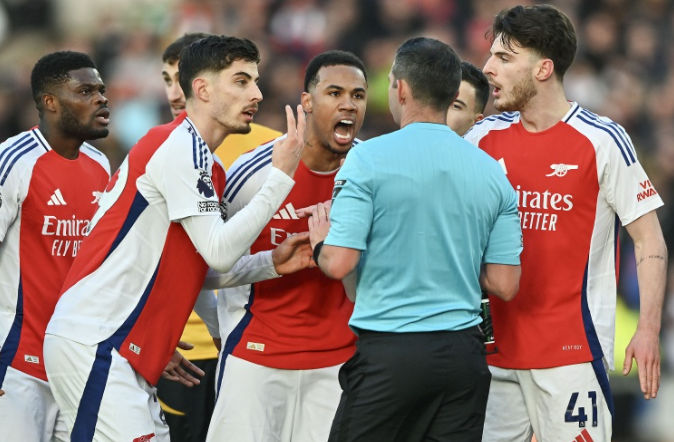Trận đấu giữa Arsenal và Manchester City sẽ có hệ thống camera trọng tài
