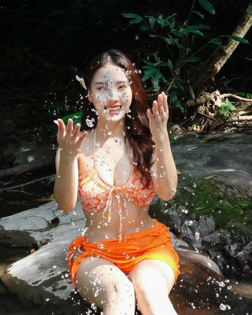 ออมสิน ปิยะดา ไอดอลสาวสุดเซ็กซี่ ใส่บิกินี่อวดหุ่นขาวจั๊วะ ! สว่างวาบทั่วสระ