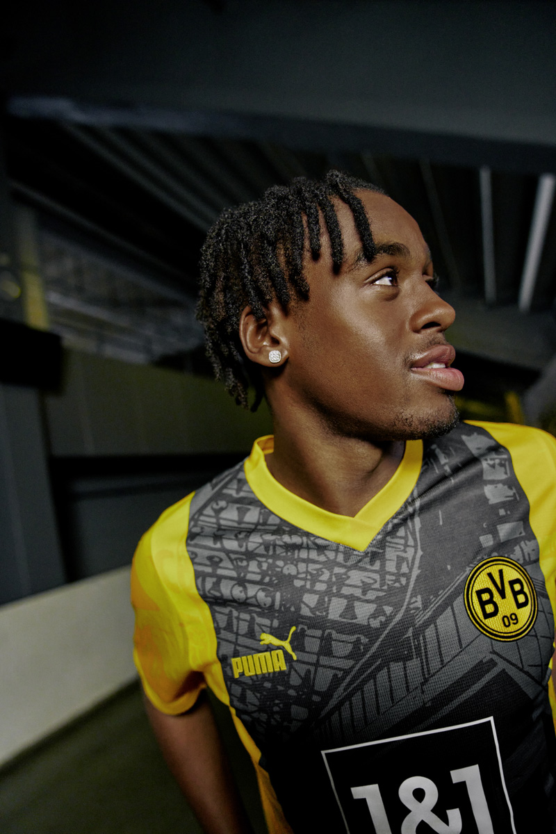 Áo đấu phiên bản đặc biệt của Dortmund 2023-24