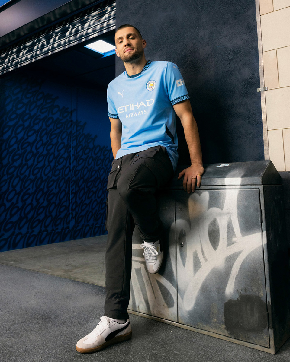 Áo thi đấu sân nhà của Manchester City cho mùa giải 2024-25