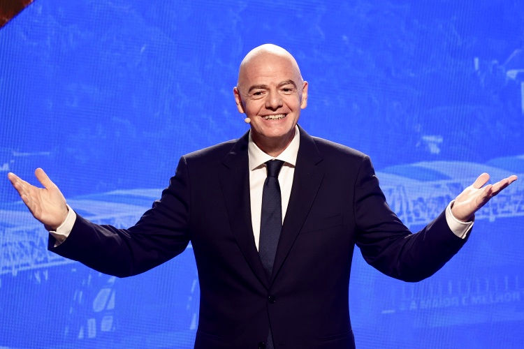 Chủ tịch FIFA Infantino bị khiếu nại vì nghi vi phạm nguyên tắc trung lập