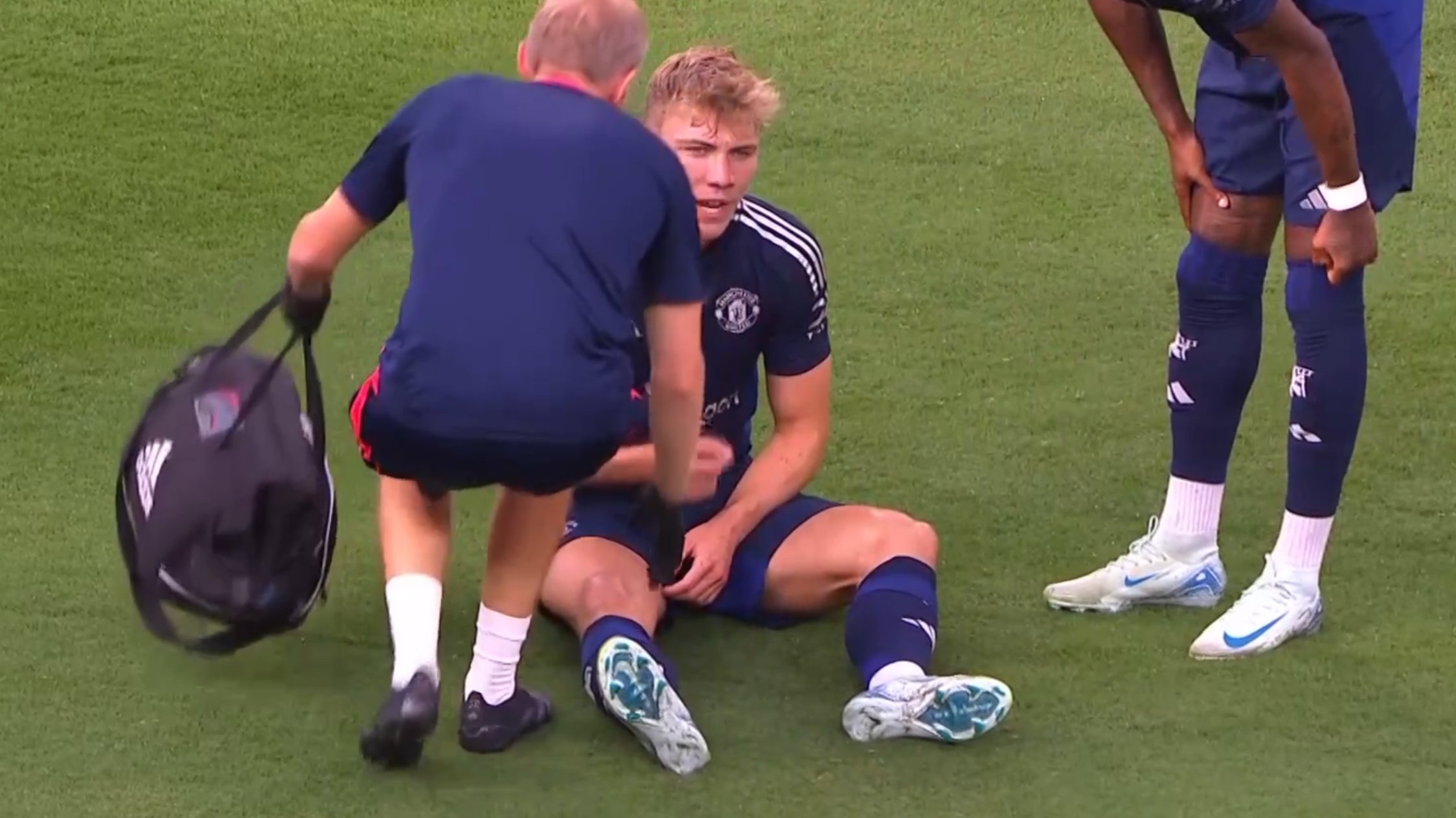 Man Utd to Assess Hojlund, Yoro Injuries after Arsenal Friendly Loss