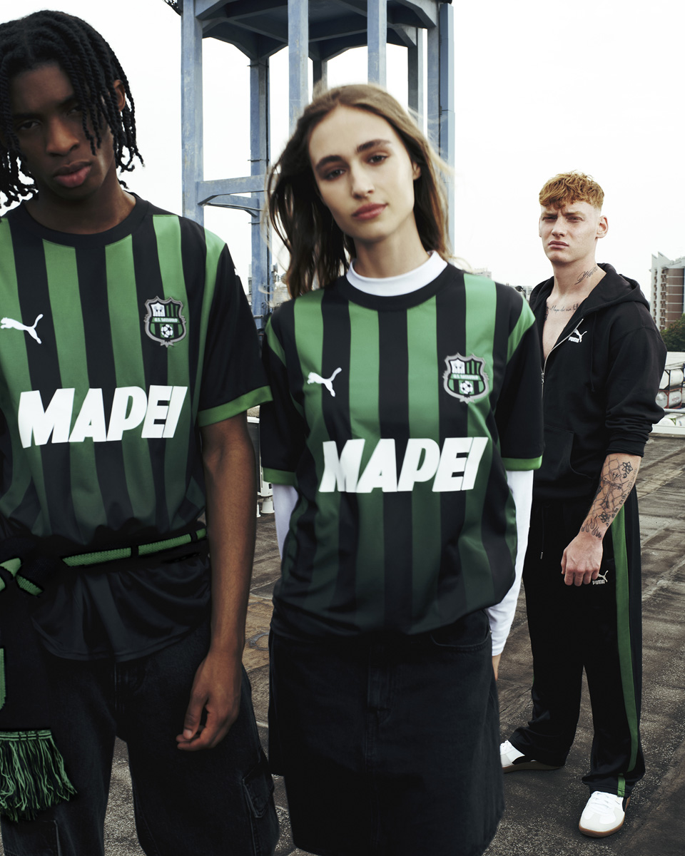 Áo đấu sân nhà của Sassuolo cho mùa giải 2024-25