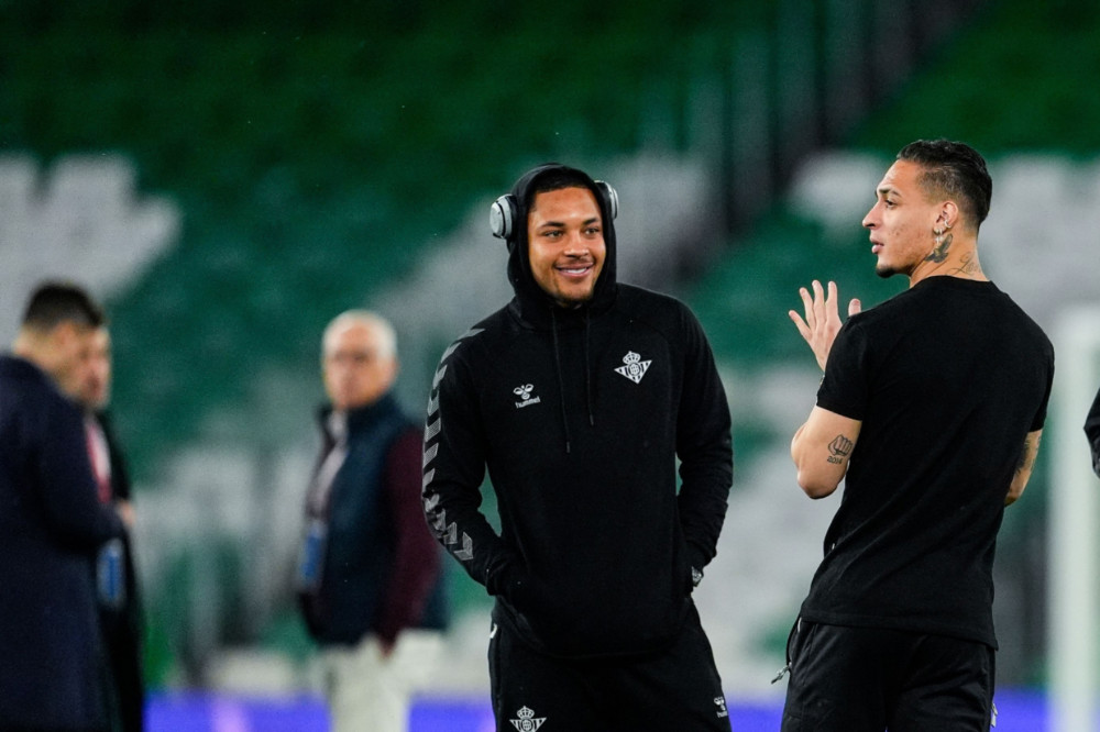 Mundo Deportivo: Loren quên mang theo hộ chiếu và về nhà lấy lại, toàn bộ đội Betis đang đợi anh ấy ở sân bay