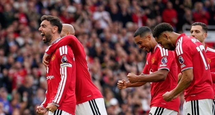 Fernandes Hat-Trick Inspires Manchester United to Dominant 5-2 Victory