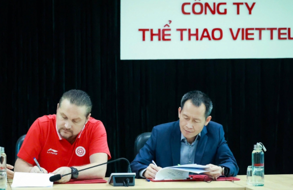 HLV Popov chính thức dẫn dắt đội bóng mới ở Việt Nam