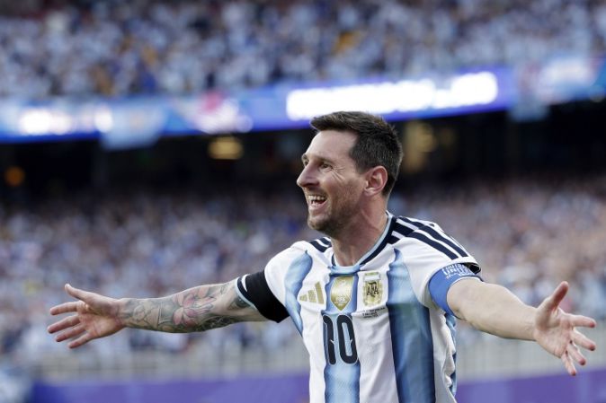 O'Shea: Messi tuổi cao vẫn đẳng cấp, đồng đội Argentina giúp anh đỡ phải chạy nhiều