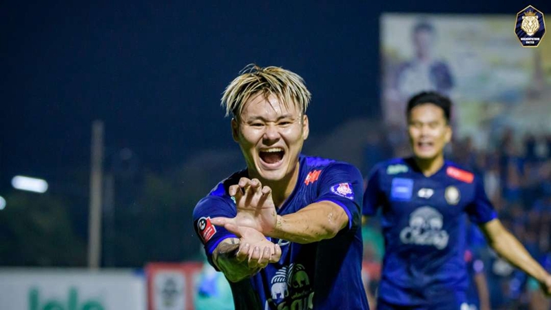 กันท่าทีมใหญ่! นครปฐมจับ 'ทาคุ' ต่อสัญญาใหม่ 2 ปี⁣