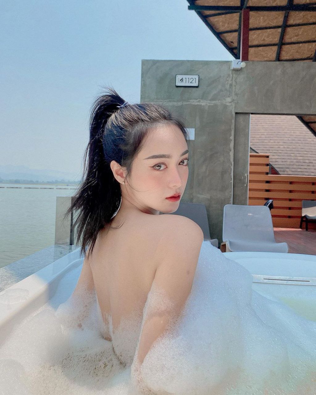 อื้อหือ.. น้องเอื้อย ส่งภาพเด็ด ลงอ่างตีฟอง โชว์ความขาวเต็มตา มุมข้างคือสุด !