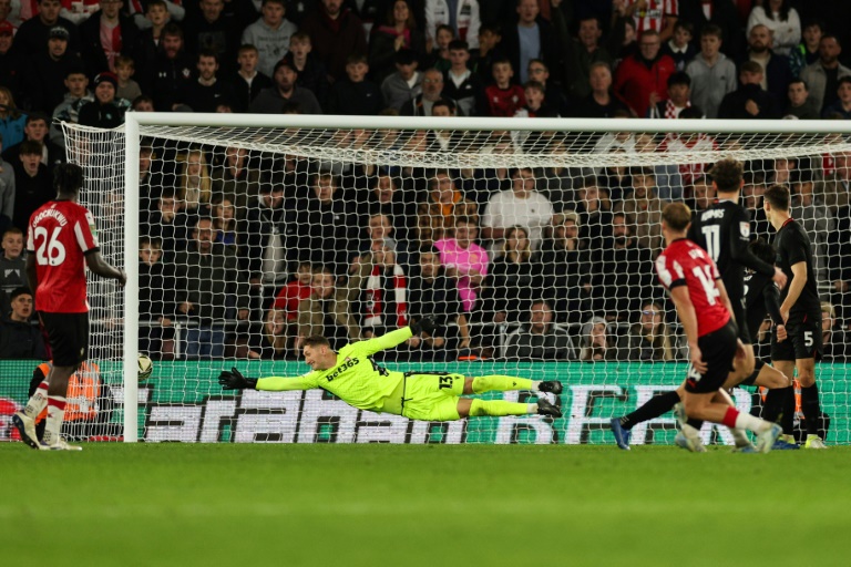 Southampton Edges Stoke City 3-2 in Thrilling Carabao Cup Clash