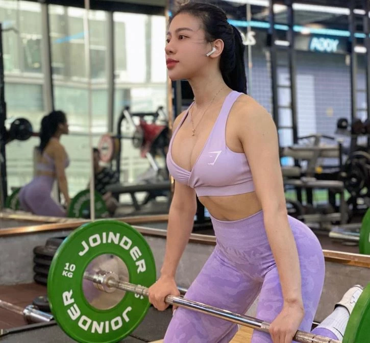 'Ngộp thở' trước đường cong của nữ gymer quyến rũ nhất Hà Nội