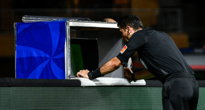 IFAB sẽ họp vào ngày 1/3 để thảo luận về việc VAR có thể can thiệp vào thẻ vàng thứ hai và phạt góc hay không