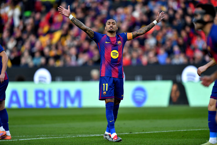 Raphinha: Nếu HLV Flick không đến, có lẽ tôi đã rời Barcelona rồi