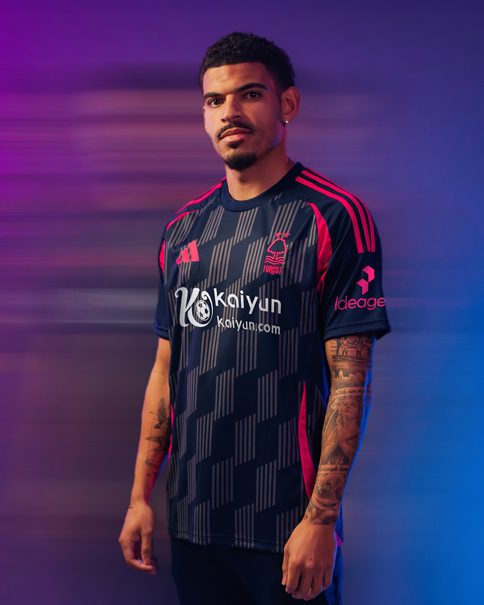 Áo đấu sân khách Nottingham Forest mùa giải 2024-25