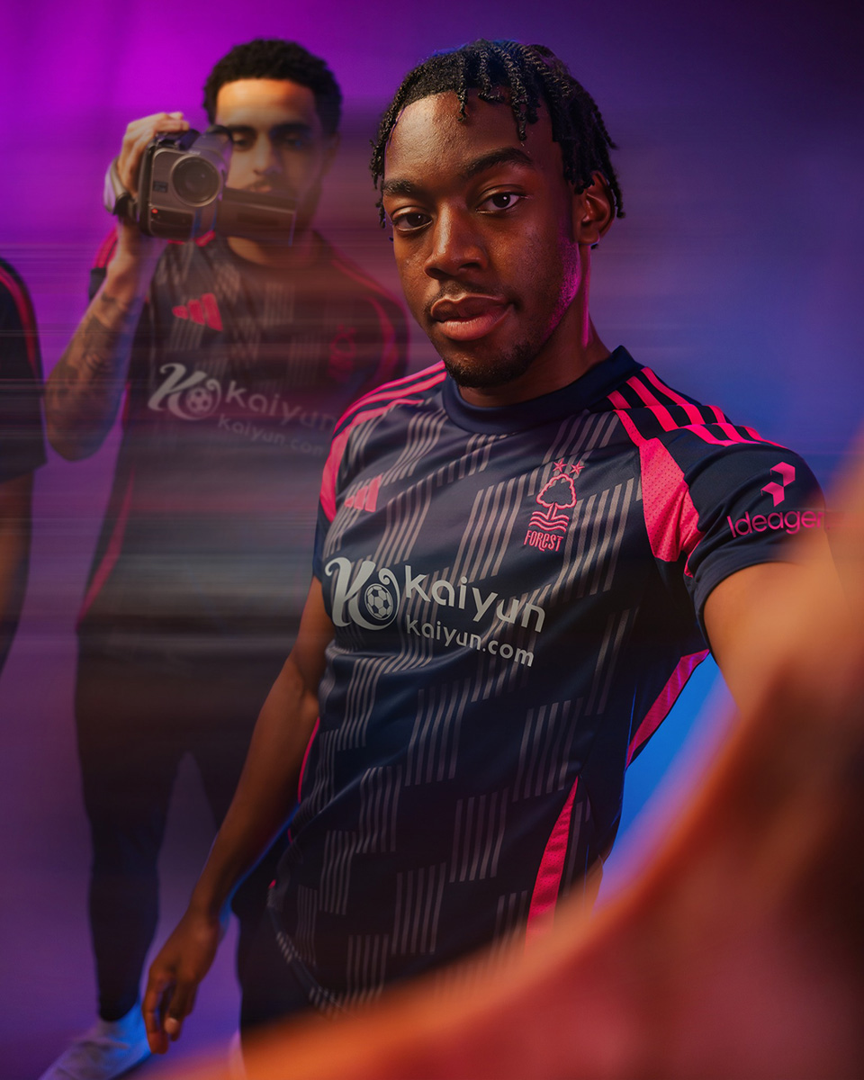 Áo đấu sân khách Nottingham Forest mùa giải 2024-25