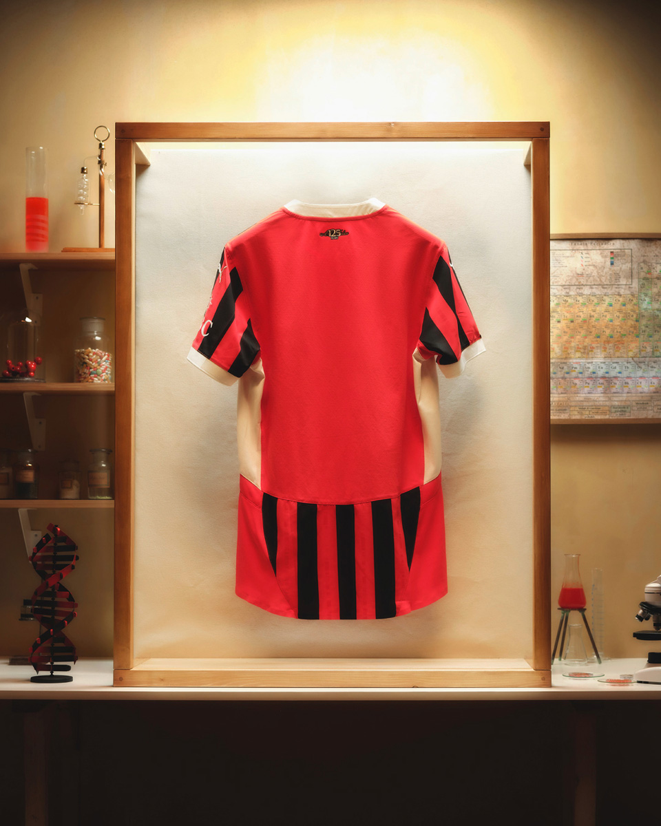 ​Áo đấu sân nhà AC Milan mùa giải 2024-25