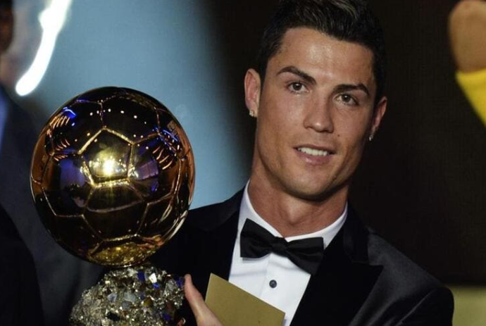 Ronaldo có bao nhiêu Quả bóng vàng? Thành tích 5 lần giành danh hiệu