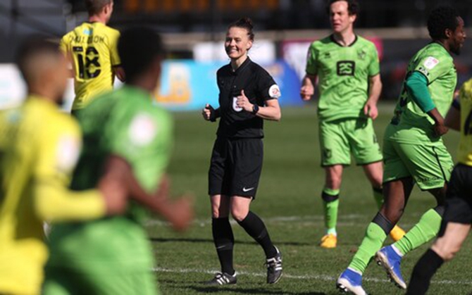 Welch to become Premier League's first female referee