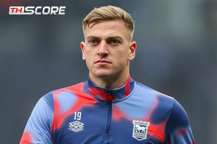 ยูเวนตุส, กันเนอร์ส, แมนเชสเตอร์ยูไนเต็ด, บลูส์แข่งขันกันเพื่อเดแลป