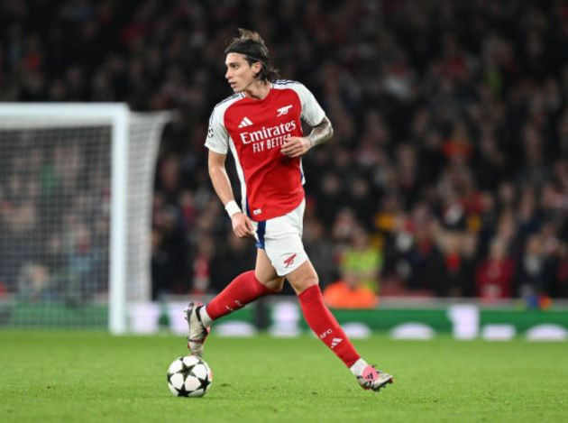 Podolski chỉ ra bản hợp đồng dành cho tương lai của Arteta