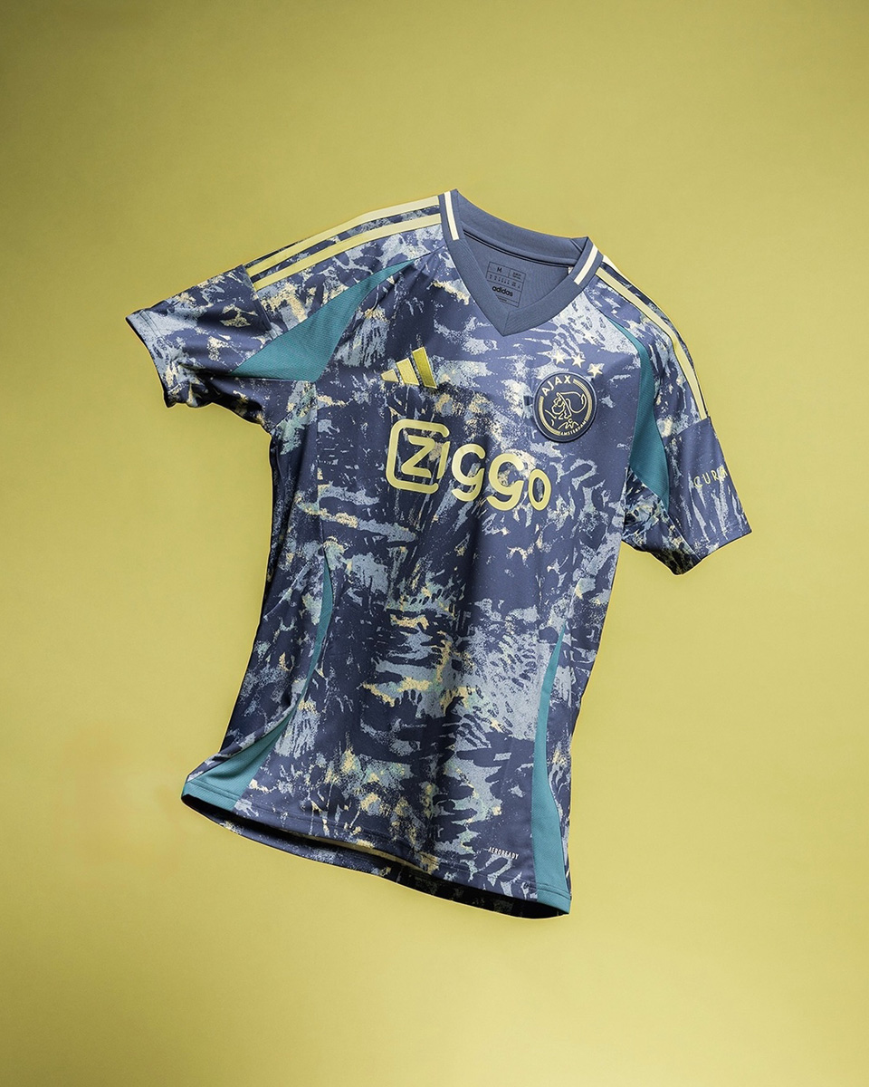 Áo đấu sân khách Ajax cho mùa giải 2024-25