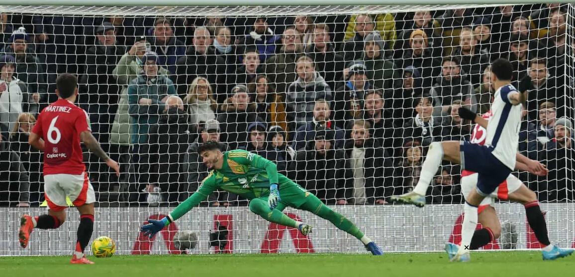 Tottenham beat Manchester United 4-3 in EFL Cup thriller, setting up semi-final against Liverpool