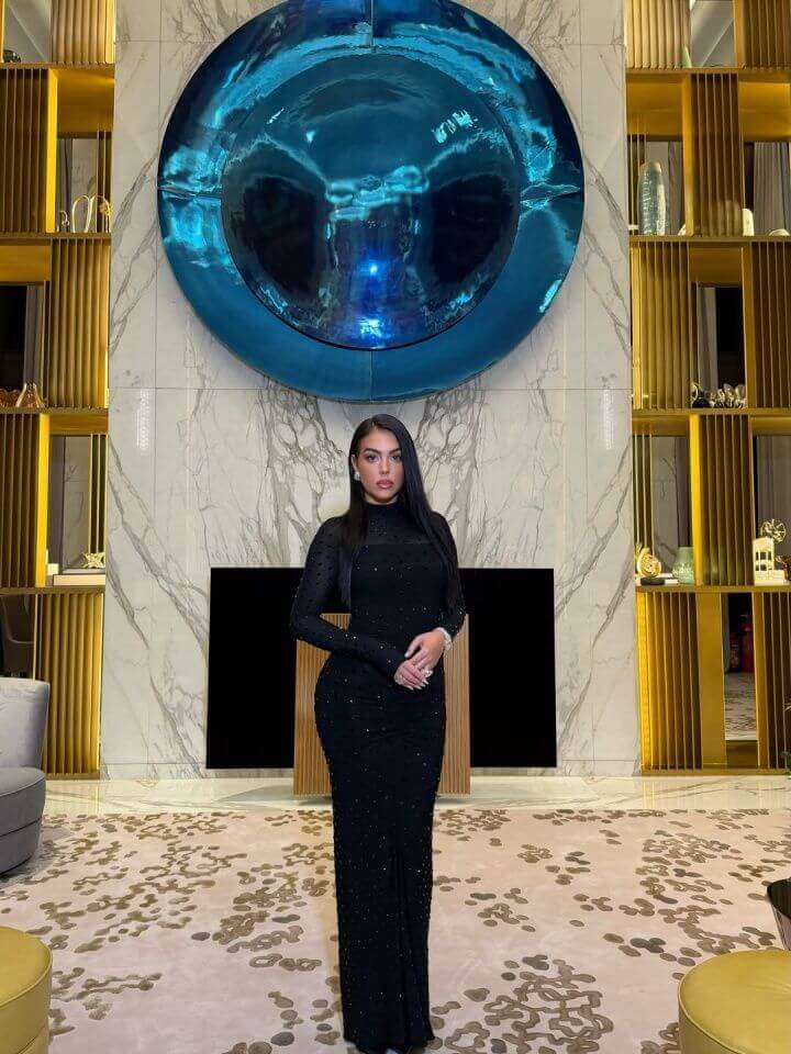 Độ hot đỉnh cao! Georgina khoe lượng fan khủng trên mạng xã hội