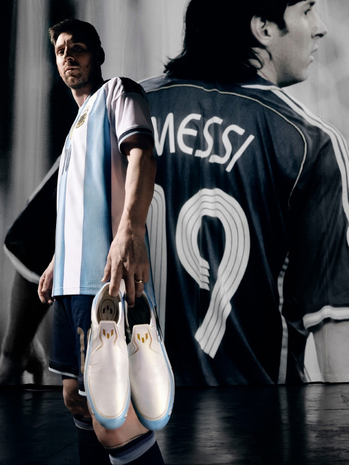 Điệu tango cuối cùng! Adidas chính thức ra mắt đôi giày World Cup của Messi, mang tên 