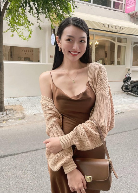 Mỹ nhân lai 3 dòng máu khoe ảnh ở hồ bơi