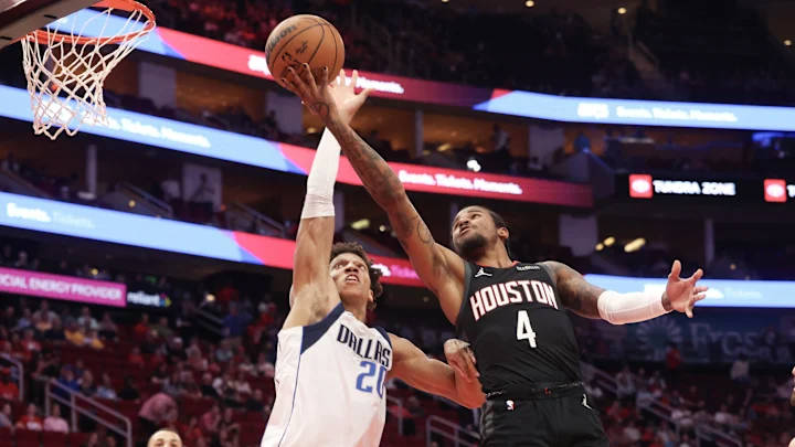 Rockets thắng đậm Mavericks