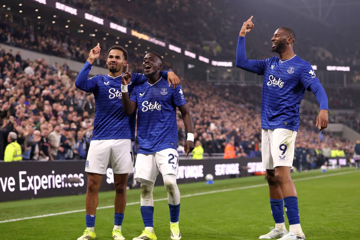 Everton 3-0 Chelsea | Beto lập cú đúp, Sanchez mắc sai lầm, The Blue chịu 4 trận thua liên tiếp!