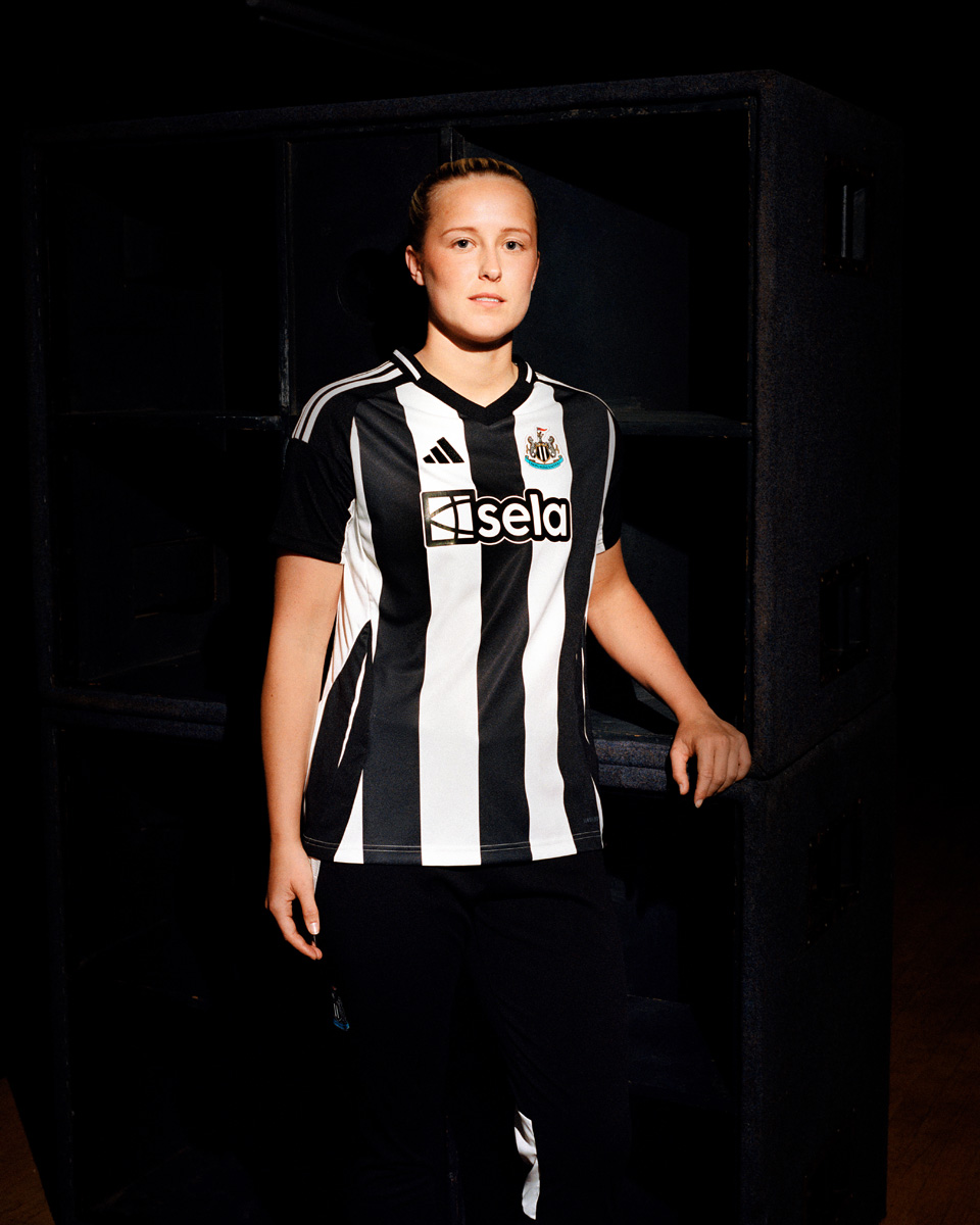 Áo thi đấu sân nhà Newcastle United cho mùa giải 2024-25