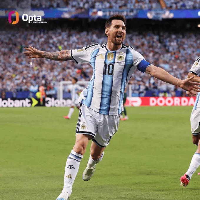 Messi ghi tổng cộng 5 bàn từ ngoài vòng cấm tại World Cup, cân bằng kỷ lục lịch sử