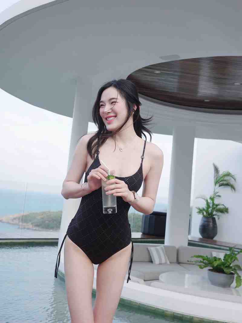 ปันปัน สุทัตตา ใส่ชุดว่ายน้ำสีดำ งานหุ่นและงานผิวให้เต็มร้อย