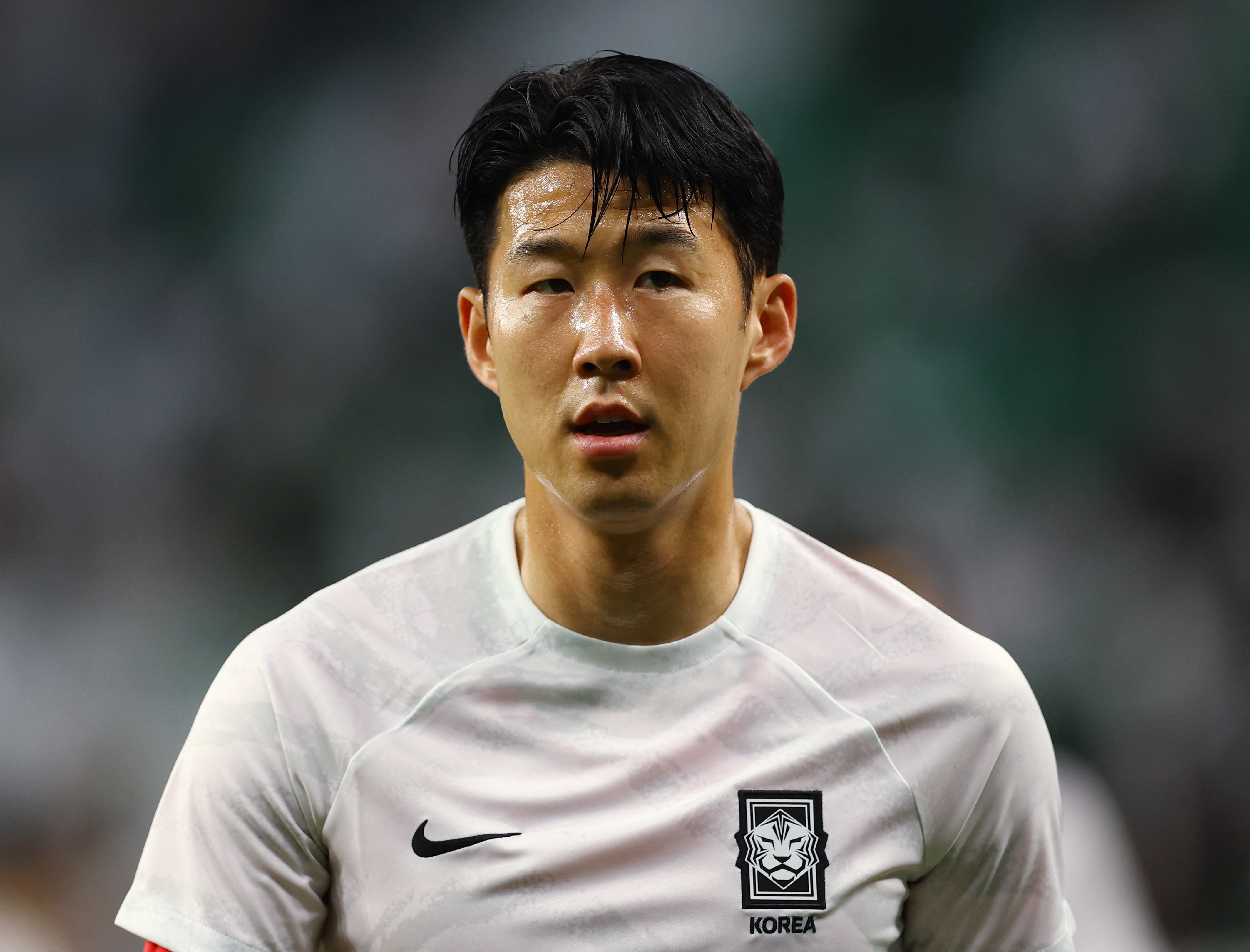Son Heung-min bị đồng đội kỳ thị nhưng Tottenham chọn cách im lặng và xóa bình luận