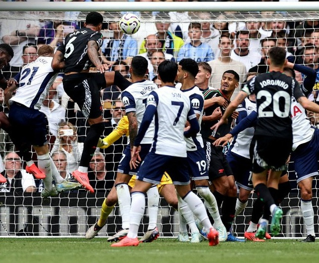 Hai chuyên gia từ chối bàn thắng của Arsenal