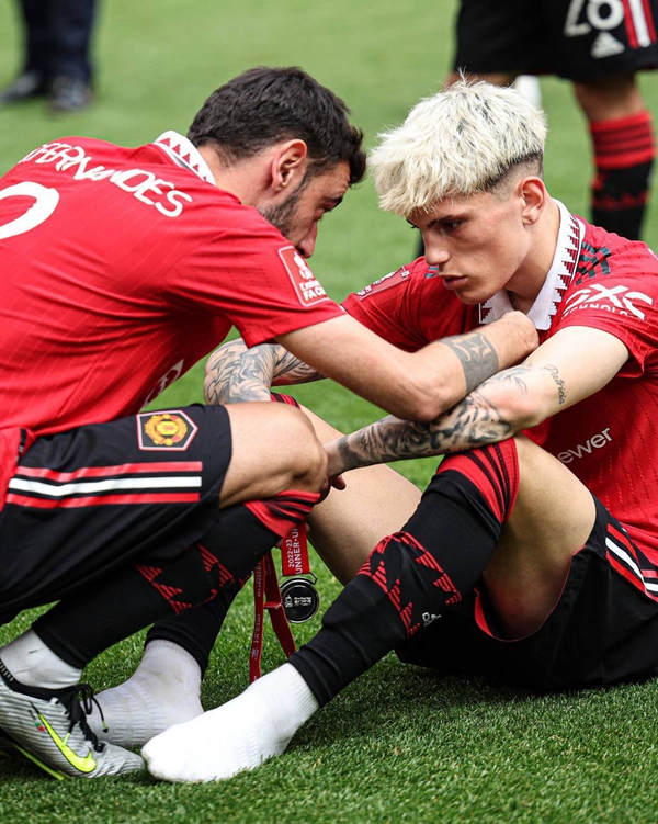 Manchester City 2-1 Manchester United to win the double crown