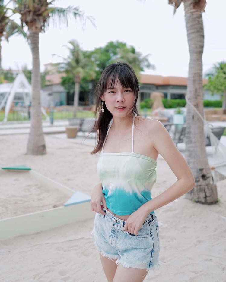 แพทตี้ อังศุมาลิน แจกความสดใส สวมชุดเกาะอก สาดออร่าริมทะเล สวยสะกด สะดุดทุกสายตา