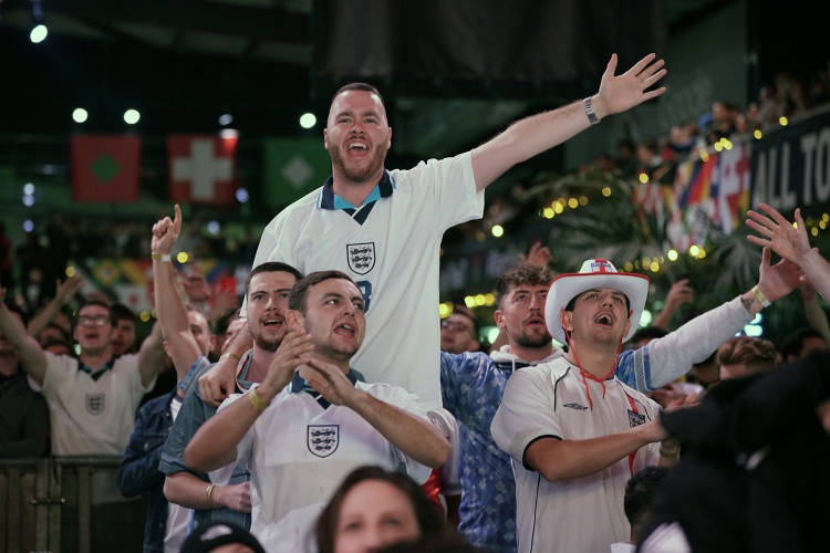 The Sun: Vé World Cup cùng chi phí khách sạn và máy bay giảm mạnh, CĐV Anh lên kế hoạch đi xem World Cup vào phút chót