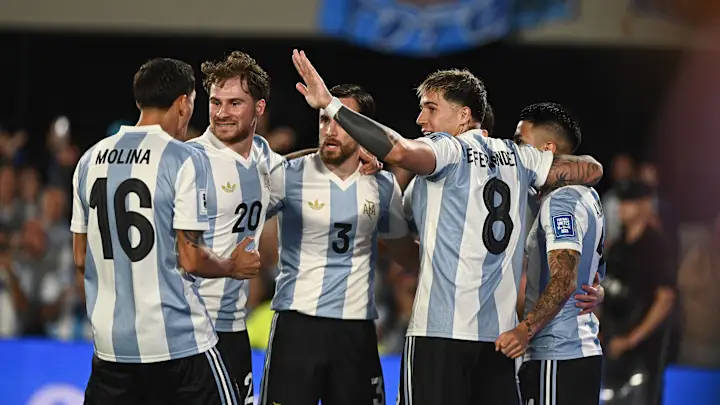 Argentina 4-1 Brazil | Enzo kiến tạo & ghi bàn, Alvarez lập công, nhà ĐKVĐ thắng Brazil cả 2 lượt