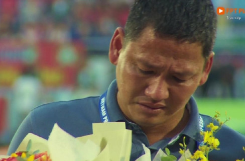 HLV Anh Đức khóc nấc ngày chia tay đội bóng của Công Phượng