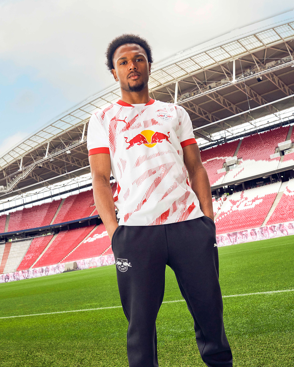 Áo đấu sân nhà của Leipzig cho mùa giait 2024-25