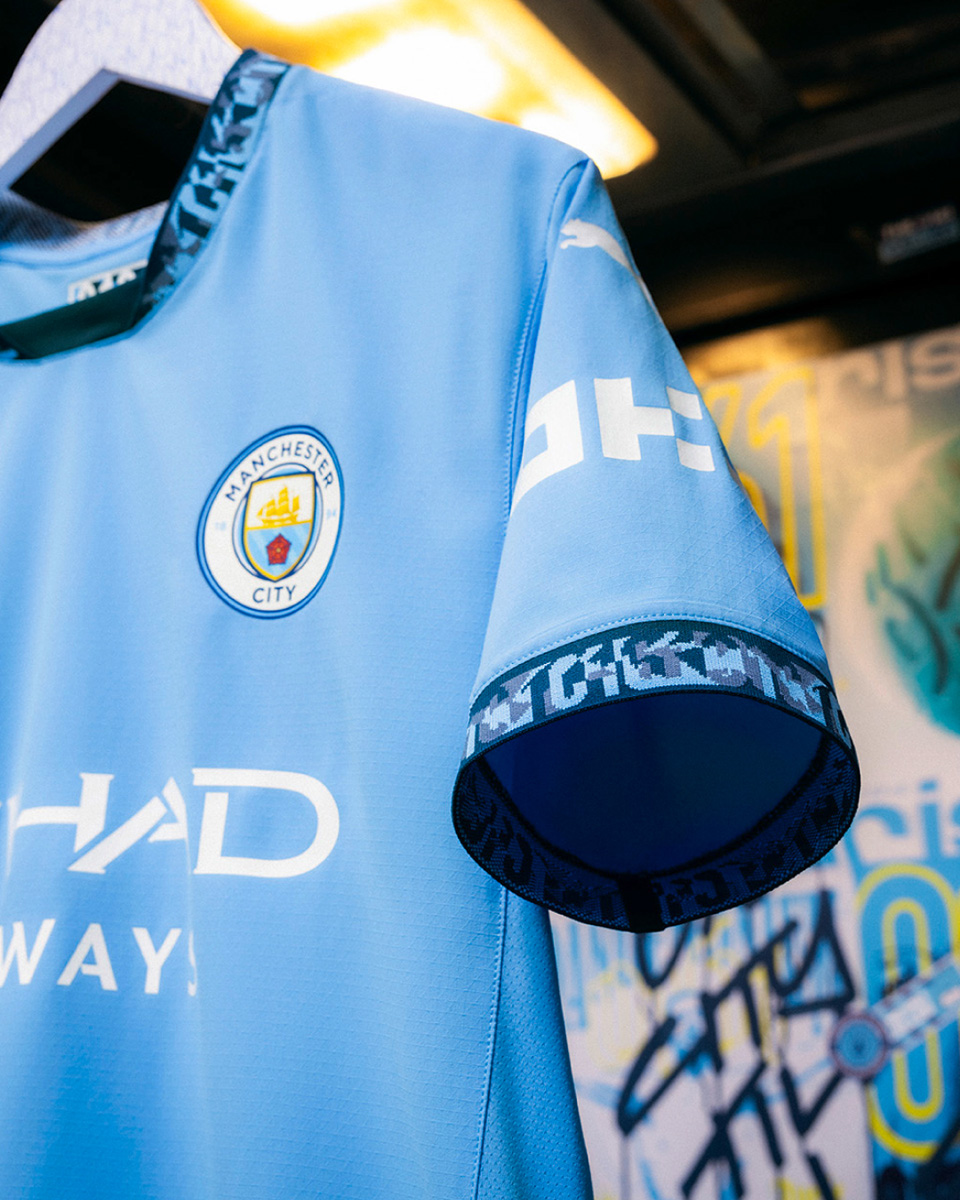 Áo thi đấu sân nhà của Manchester City cho mùa giải 2024-25