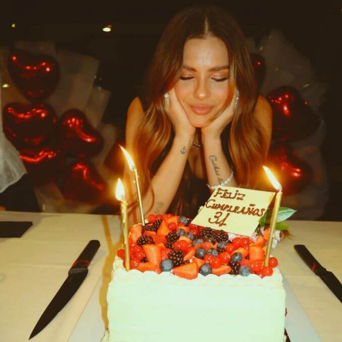 ​​Hạnh phúc quá 🥰 Icardi tổ chức tiệc sinh nhật cho vị hôn thê, khóa môi ngọt ngào trên du thuyền sang trọng