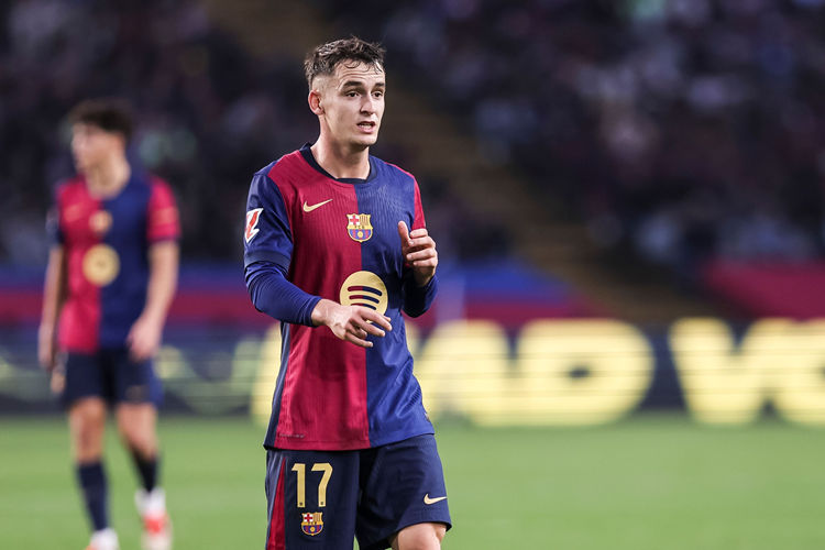 Mundo Deportivo: HLV Flick đặt trọn niềm tin vào Casadó, tiền vệ này chưa từng nghĩ đến việc rời Barcelona