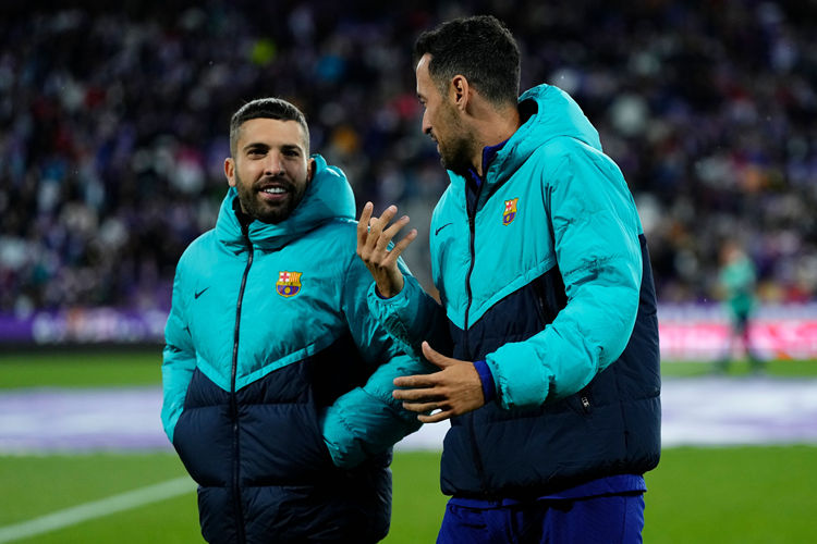 Màn kết hoàn hảo! Alba 36 tuổi: 804 trận, 22 chức vô địch; Busquets 37 tuổi: 981 trận, 37 danh hiệu